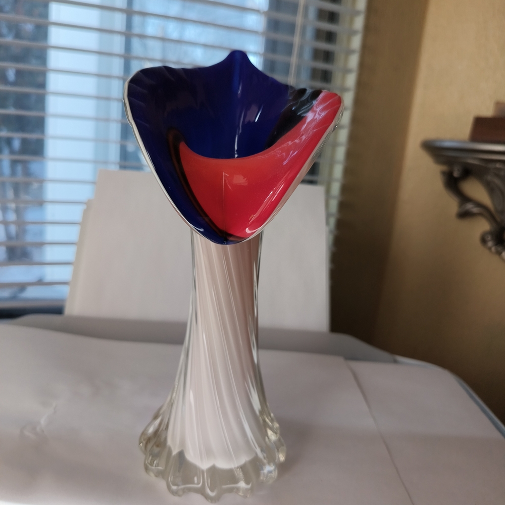 Hand blown Elegant Multicolor Glass Vase 8 Inches Tall Undamaged